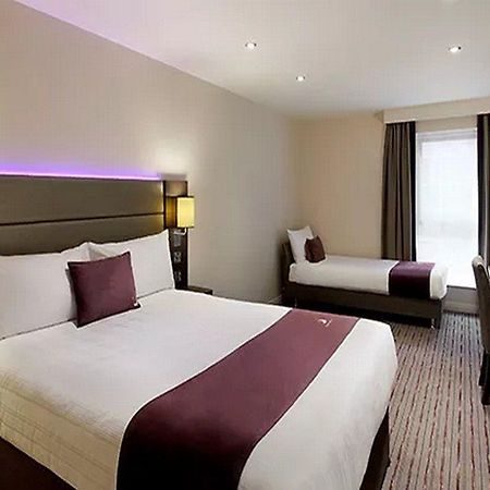 Premier Inn London Romford Extérieur photo