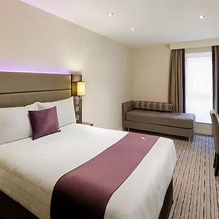 Premier Inn London Romford Extérieur photo