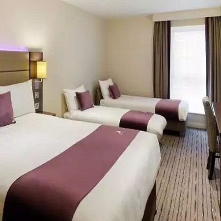 Premier Inn London Romford Extérieur photo