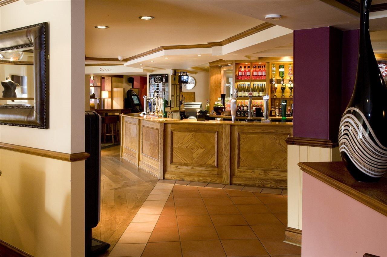 Premier Inn London Romford Extérieur photo