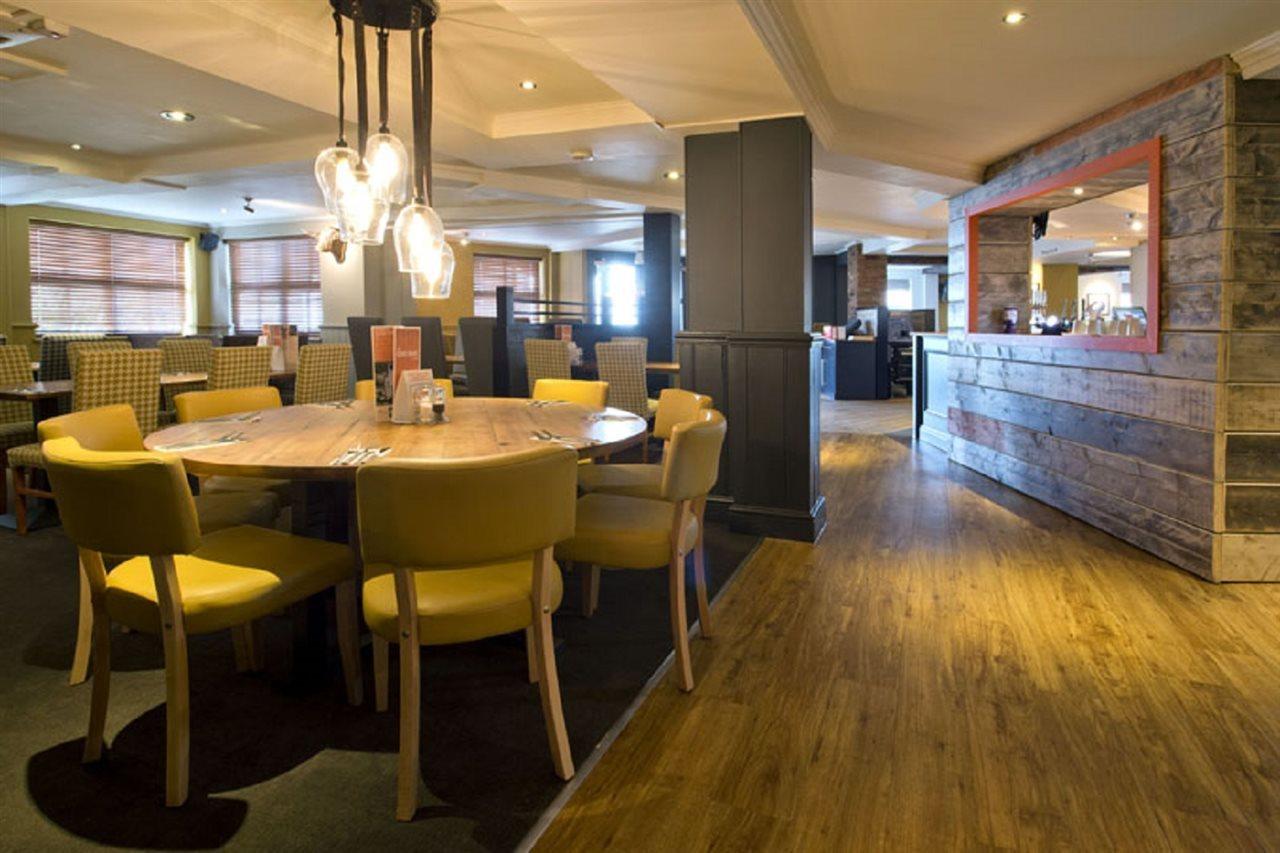 Premier Inn London Romford Extérieur photo