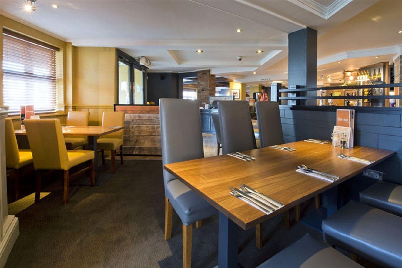 Premier Inn London Romford Extérieur photo