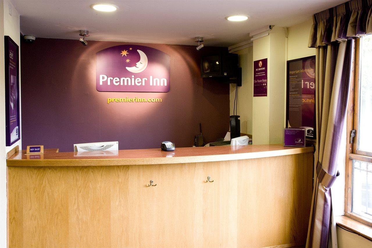 Premier Inn London Romford Extérieur photo
