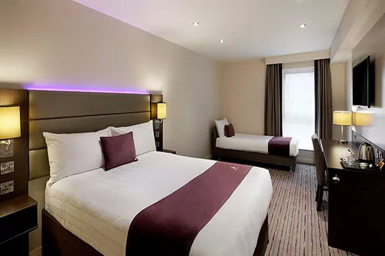 Premier Inn London Romford Extérieur photo