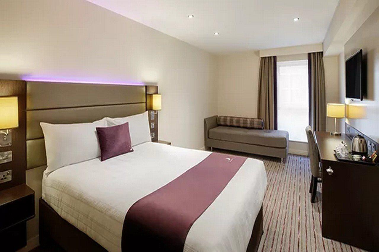 Premier Inn London Romford Extérieur photo