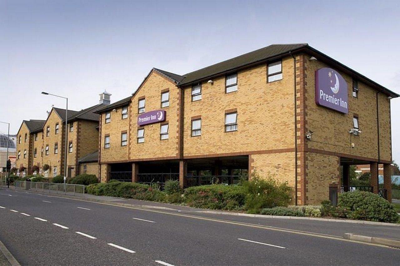 Premier Inn London Romford Extérieur photo