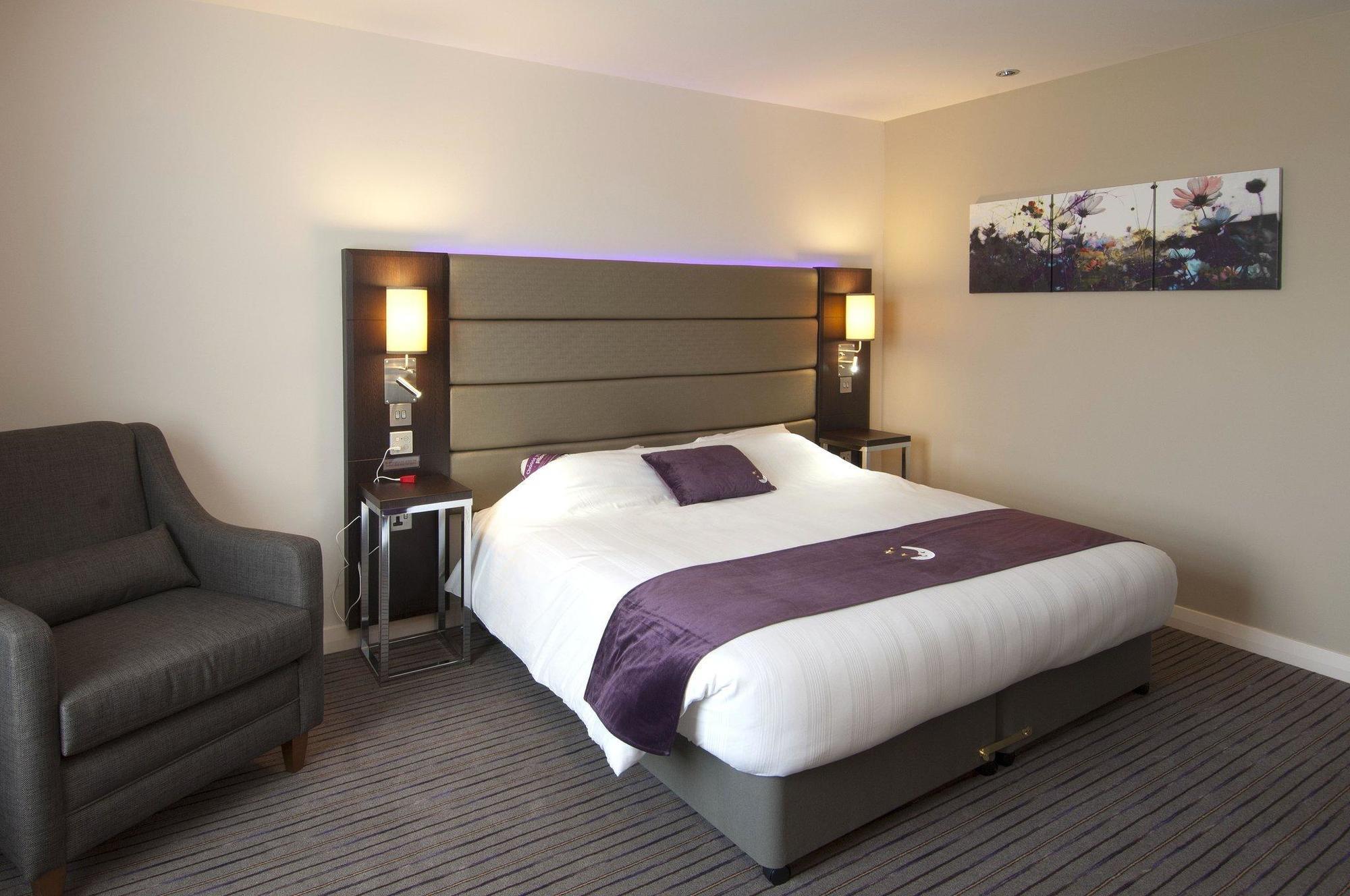 Premier Inn London Romford Extérieur photo