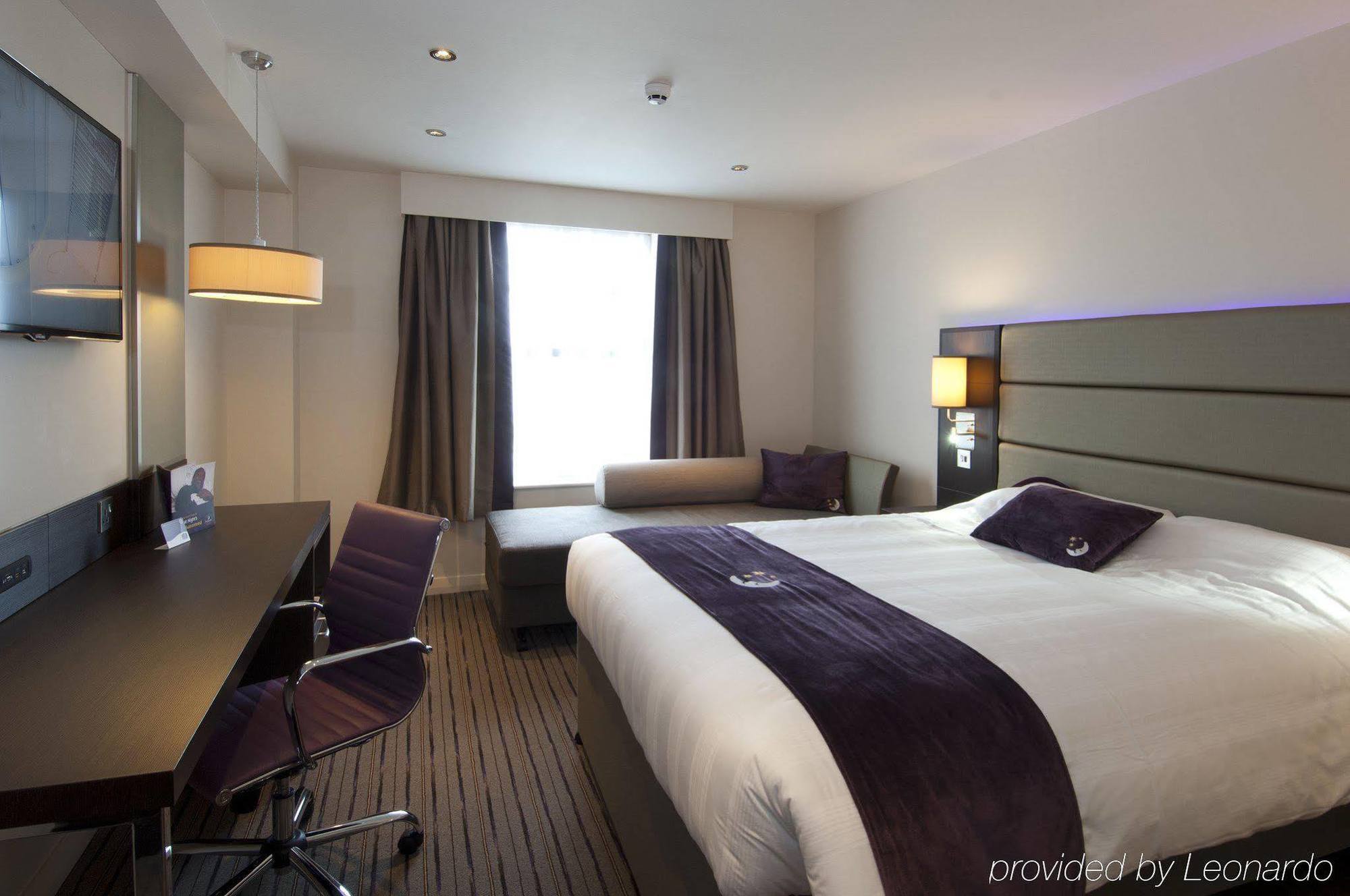 Premier Inn London Romford Extérieur photo
